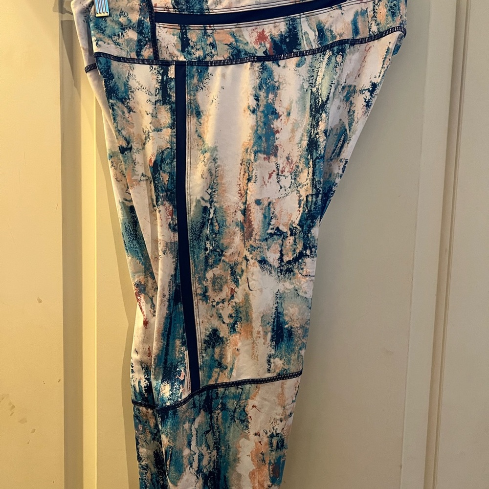 White tie dye capris. Size petite XXL. Made by Tek Gear